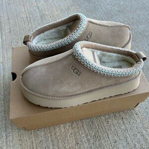 UGG Classic Tan Shoe Box
